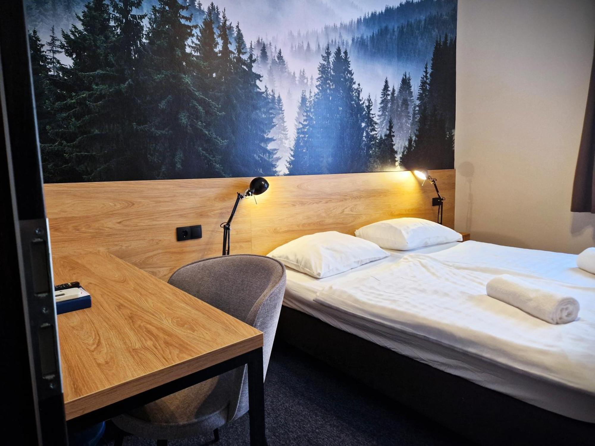 Garda Hotel Сомбатхей Экстерьер фото